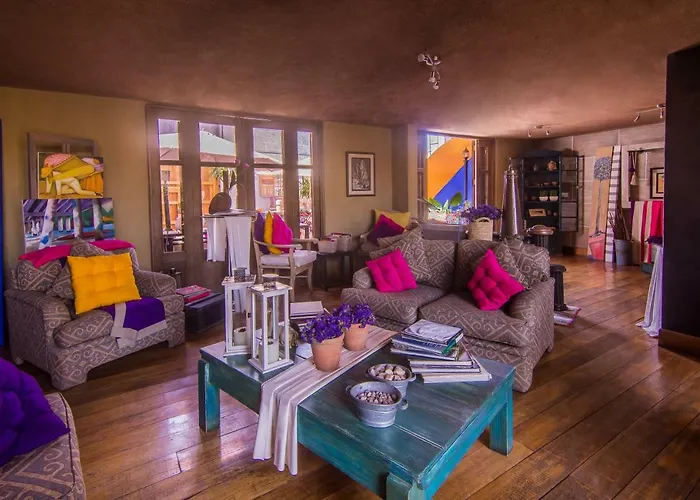Azul Colonial